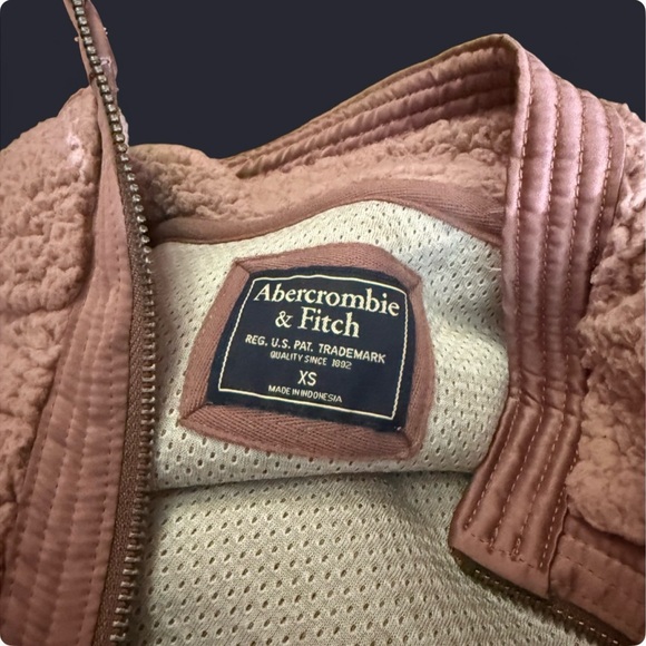 Abercrombie & Fitch Sherpa Quarter Zip Pullover XS | Mauve Taupe Fleece - Picture 5 of 5